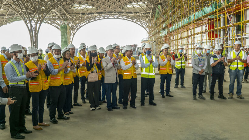 Đại sứ Việt Nam Nguyễn Huy Tăng và ông Oknha Pung Kheav Se khảo sát Dự án Sân bay Quốc tế Techo - 2
