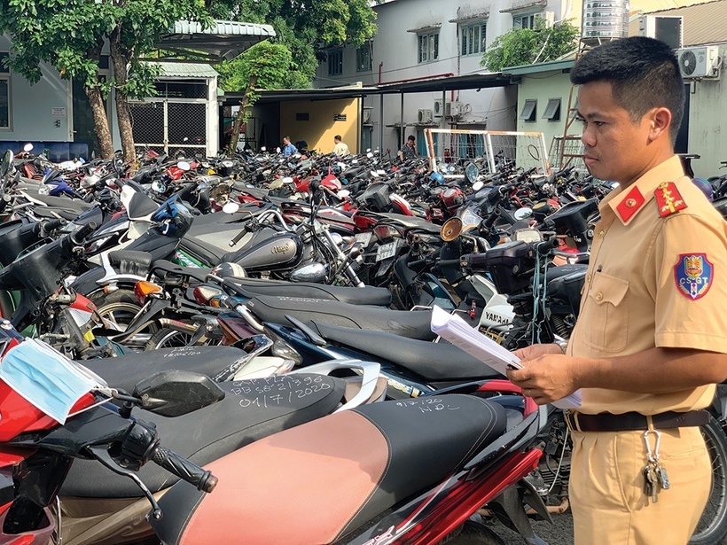 Người vi phạm phải thực hiện nghĩa vụ nộp phạt để được lấy xe.