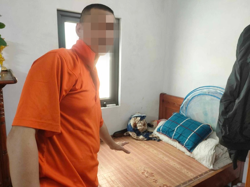 Nghi phạm thực hiện hành vi đồi bại với bé gái ngay tại nhà căn nhà 3 bố con sinh sống