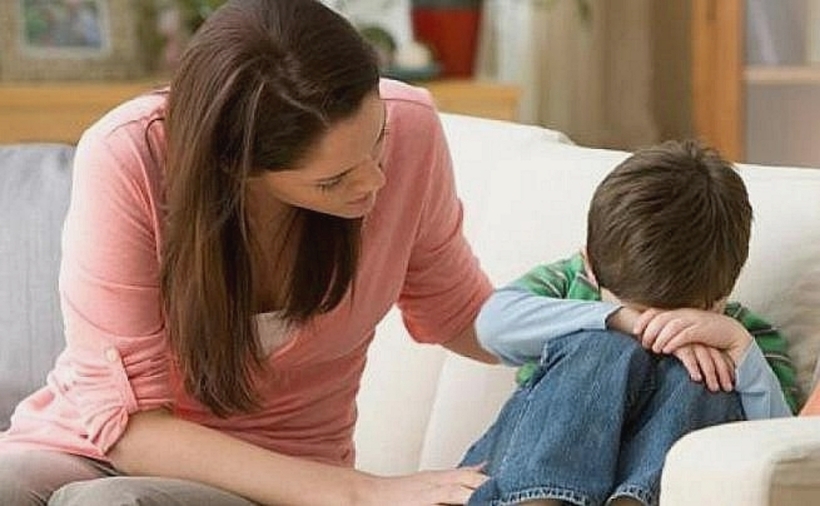 Bố mẹ nên quan tâm đến con, giúp con rèn luyện sức khỏe thể chất. Ảnh minh họa
