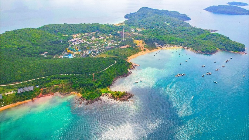 Hòn Thơm là một trong những hòn đảo lớn nhất nằm trong chuỗi các quần đảo Nam Dương