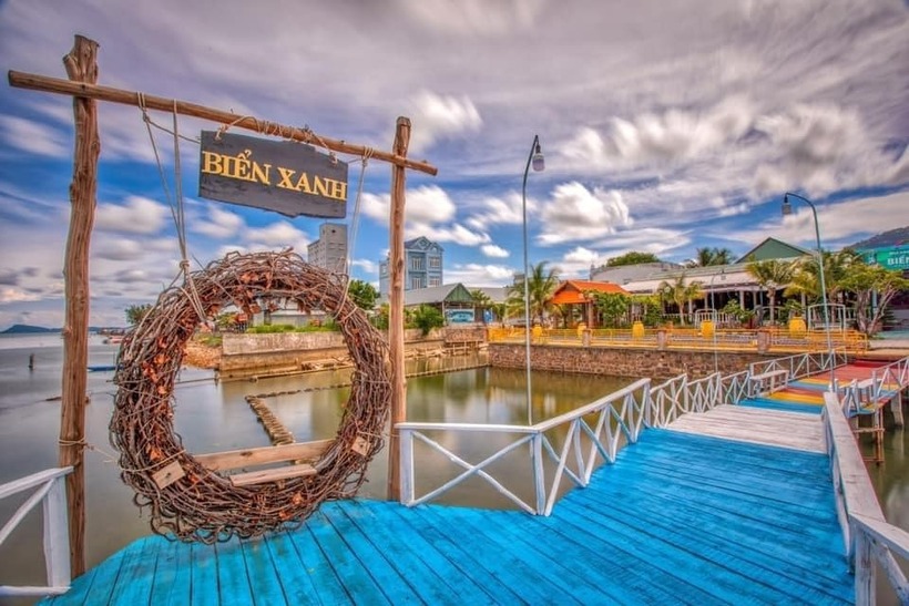Biển Xanh Restaurant thu hút du khách với view biển cực đẹp mắt