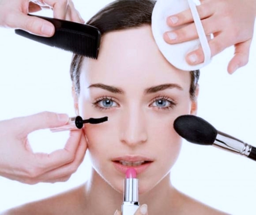 Chị em không nên mua mỹ phẩm, dịch vụ làm đẹp giá rẻ. Ảnh minh họa