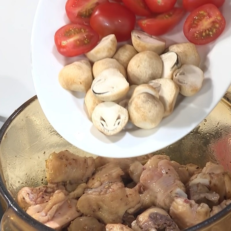 Ngày hè nóng nực mà đãi cả nhà món canh gà kiểu Thái chua chua cay cay thì ngon đúng bài - 7
