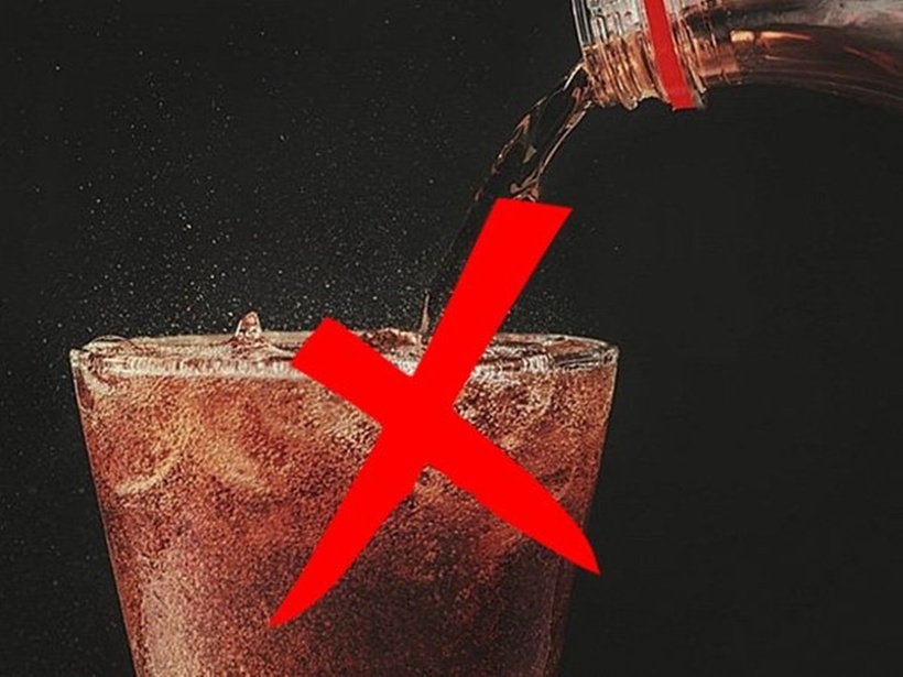 Tránh uống cà phê, nước ngọt có ga, nước tăng lực sau khi say rượu.