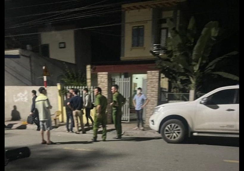 Cơ quan điều tra phong tỏa khu nhà bà ngoại nghi phạm ở thôn Lê Sáng. Ảnh: Thanh Niên