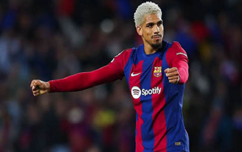 Ronald Araujo được đồn đoán sắp rời Barca.