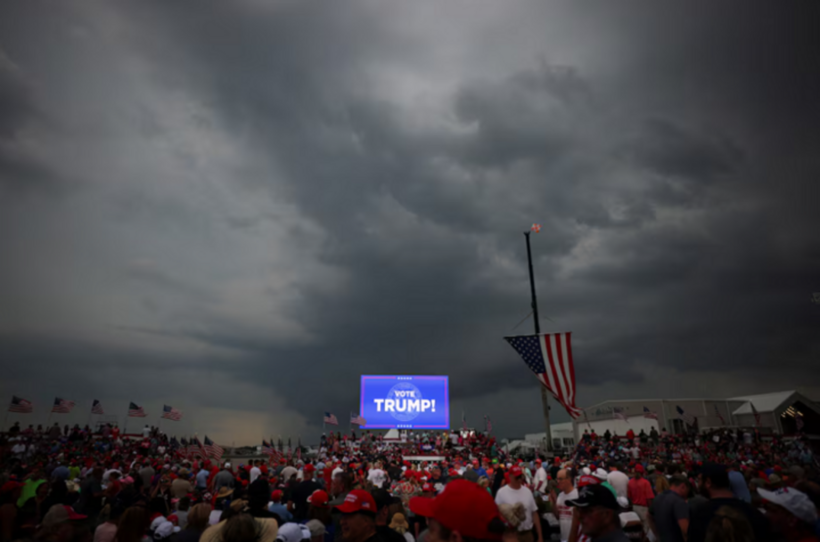 Ứng cử viên tổng thống đảng Cộng hòa Donald Trump đột ngột hủy bỏ cuộc vận động tranh cử ở Bắc Carolina vì thời tiết xấu.