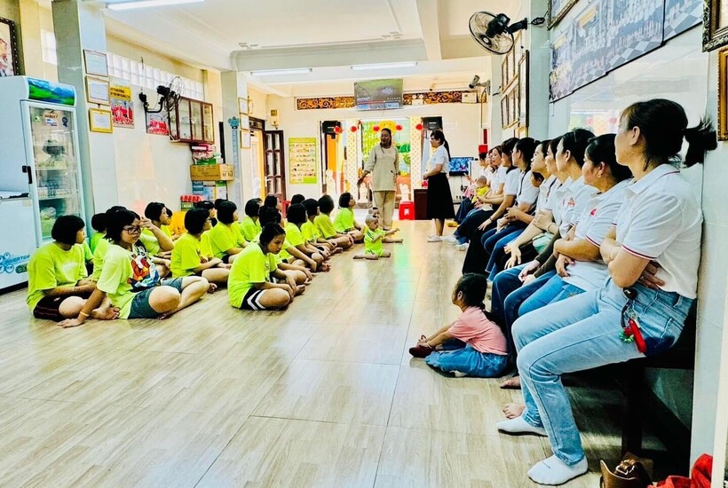 BGĐ, BGH cùng Tập thể CB-NV Trường Mầm Non Việt Mỹ (Quận Tân Phú, TPHCM) đến thăm và trao quà cho các bé tại Mái Ấm Tâm Đức – Chùa Linh Sơn