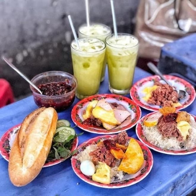 Bánh mì chấm Chu Văn An.