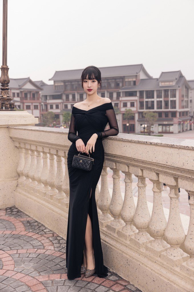 Đỗ Mỹ Linh khi dự show thời trang của nhà thiết kế Hà Duy tại Hà Nội hồi tháng Một.