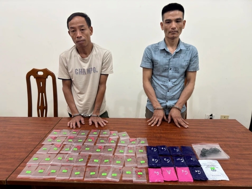 Hai đối tượng trong đường dây mua bán trái phép chất ma túy từ nước ngoài về Nghệ An để tiêu thụ. Ảnh: Báo Nghệ An