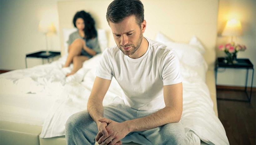 Nam giới để điện thoại trong túi quần có khiến nam giới bị yếu "chuyện ấy" không?