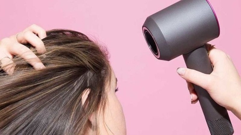 Sai lầm khi sử dụng máy sấy tóc nhiệt độ quá cao.