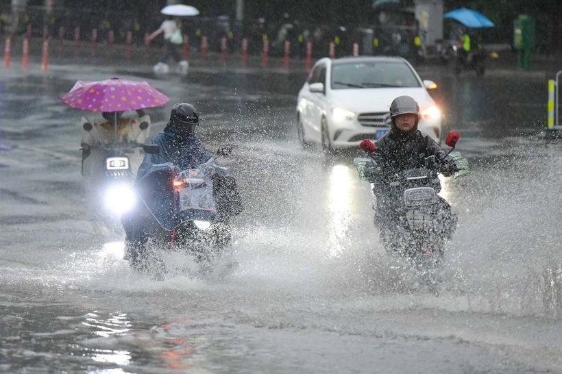 Cục khí tượng Trung Quốc dự báo trong ngày 22/4, vẫn sẽ có mưa lớn ở phía Bắc Quảng Đông, lượng mưa sẽ suy giảm vào ngày 23/4 và sẽ có một đợt mưa mới vào đêm 24/4.