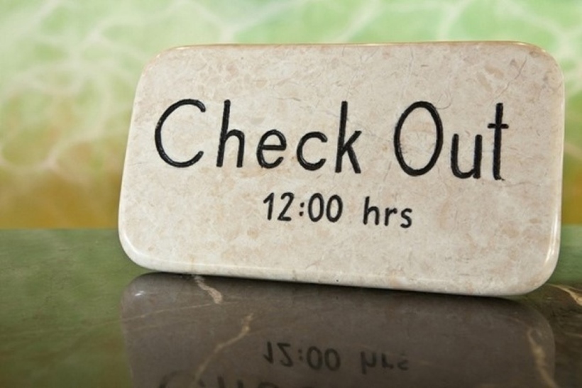 Đa số khách sạn đều quy định giờ check-in (nhận phòng) là 14h và giờ check-out (trả phòng) là trước 12h.