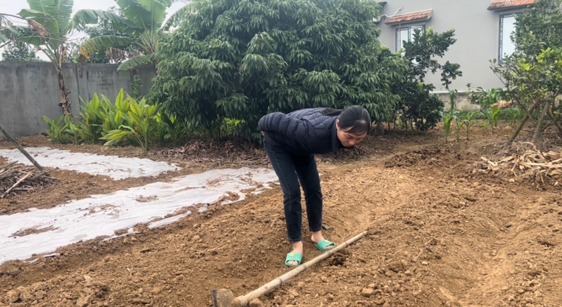Bị đau lưng khiến chị Hà không thể làm việc được như bình thường