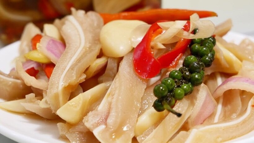 Tai heo ngâm nước mắm.