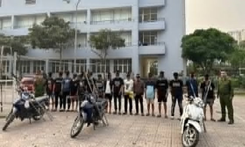 17 đối tượng bị tạm giữ hình sự trong vụ gây rối trật tự công cộng.