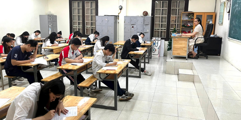 Học sinh Hà Nội làm bài khảo sát chất lượng để chuẩn bị cho kỳ thi tốt nghiệp THPT năm 2024. Ảnh: Hà Nôi mới
