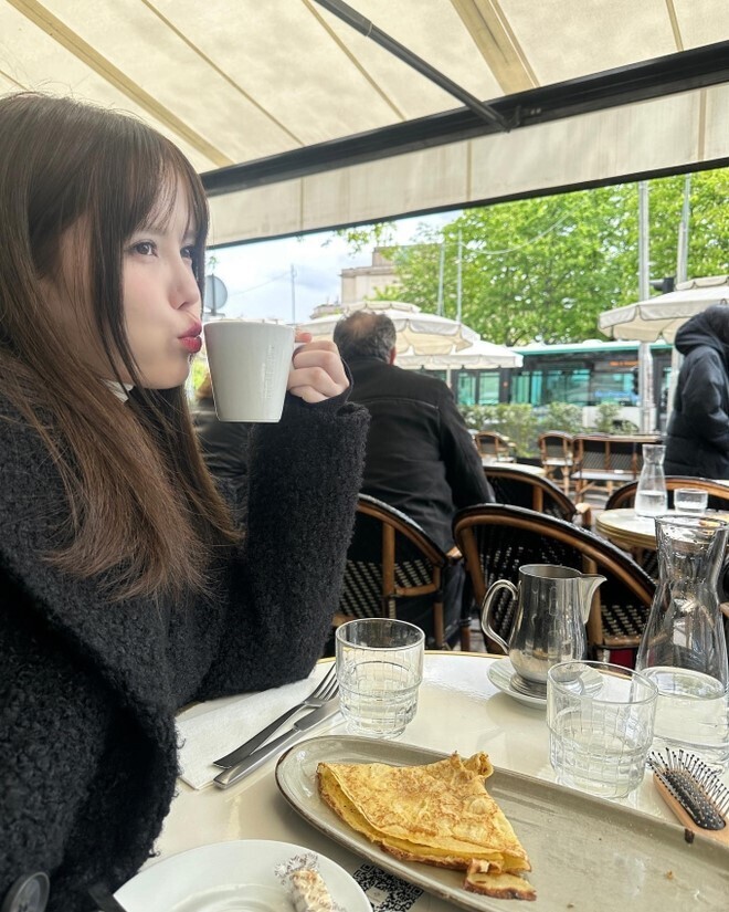 Sau khi Thiều Bảo Trâm đăng ảnh du lịch ở Pháp, cư dân mạng liền đặt nghi vấn cô sang đây để thăm bạn trai tin đồn.