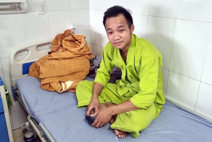 Anh Nông Văn Tuân vẫn chưa hết bàng hoàng sau vụ tai nạn lao động. Ảnh: Vietnamnet.