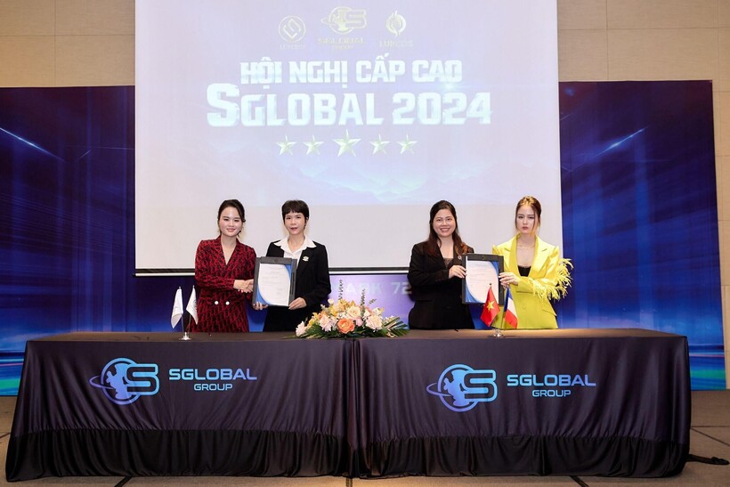 Kí kết bổ nhiệm chức vụ Phó tổng giám đốc Nguyễn Thị Thu Hằng và Phó tổng giám đốc Hiền Nguyễn