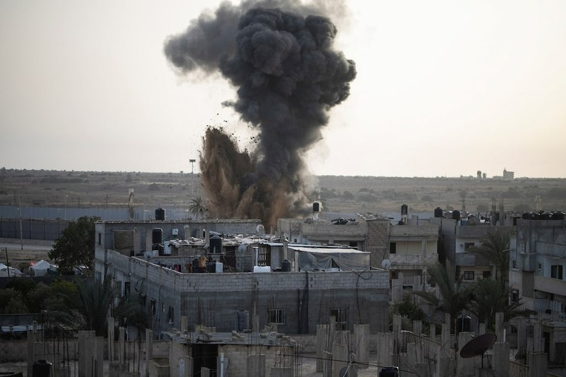Israel chuẩn bị sơ tán người dân khỏi thành phố Rafah. Ảnh: Reuters
