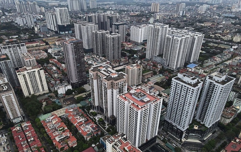 Khi mua căn hộ chung cư đã qua sử dụng, người mua nhà cần tìm hiểu kỹ chất lượng, dịch vụ, an ninh, kiểm tra năng lực của chủ đầu tư. Ảnh: Lao động