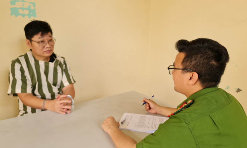 Lê Văn Sự tại cơ quan công an.