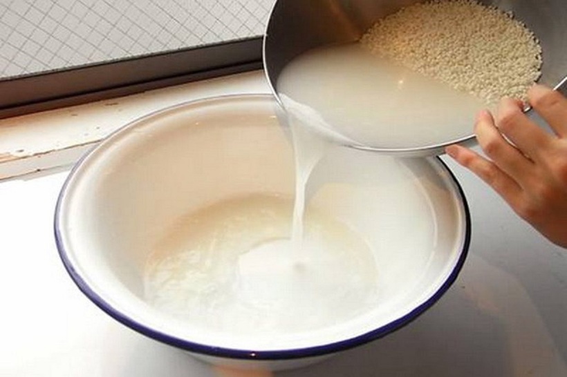 Nước vo gạo có nhiều công dụng tuyệt vời.
