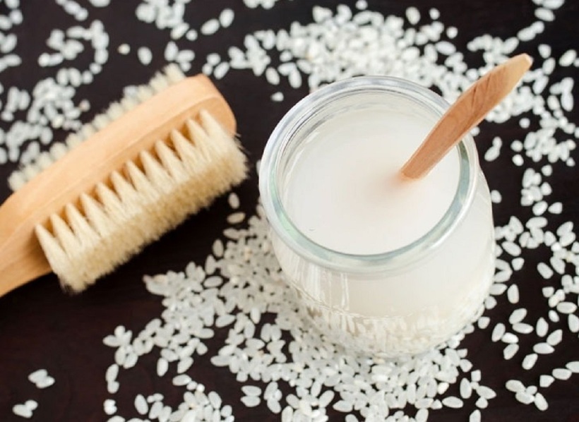 Hỗn hợp kem đánh răng và nước vo gạo là một giải pháp đơn giản, hiệu quả và tiết kiệm cho nhiều nhu cầu làm đẹp.