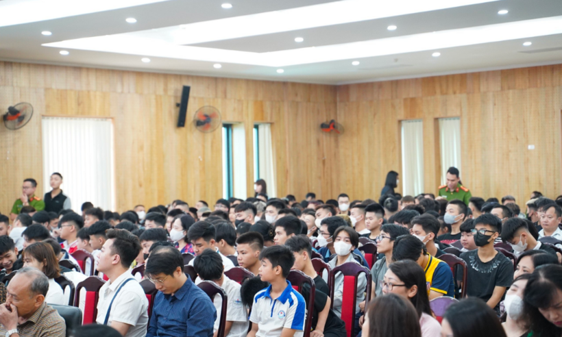 Buổi hội thảo diễn ra trong không khí cởi mở chân thành.