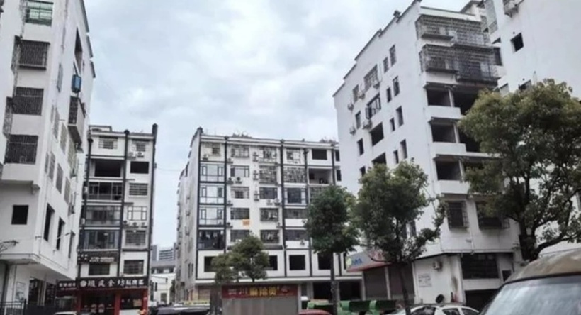 Tòa nhà nơi cậu bé nhảy lầu. Ảnh: Sohu.