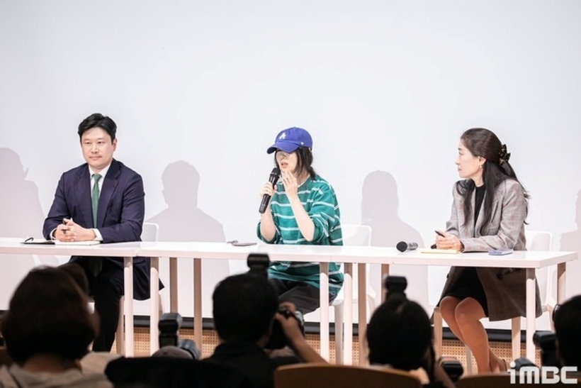 Min Hee Jin tổ chức họp báo vào chiểu 25/4.