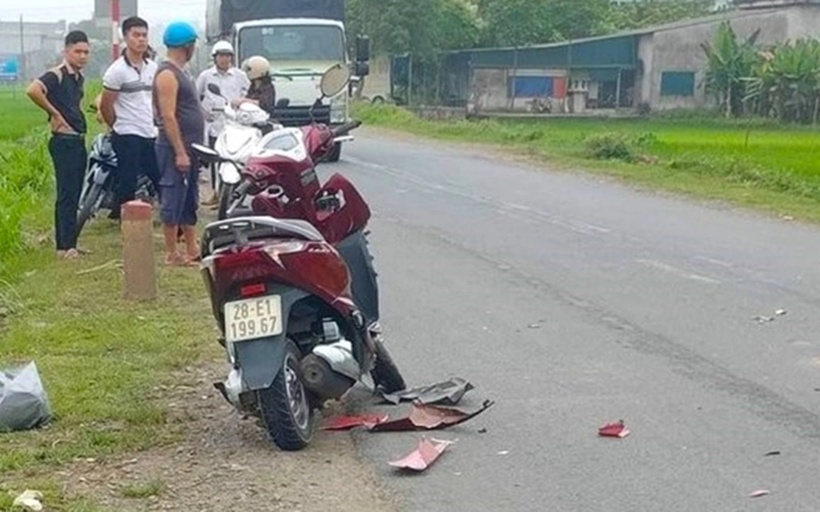 Hiện trường vụ tai nạn khiến cô giáo L. tử vong trên đường đến trường dạy học. (Ảnh: Dân trí)