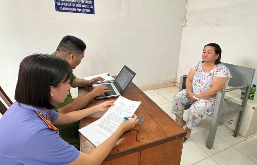 Đối tượng vào tòa án có lời lẽ khiếm nhã với thẩm phán, gây mất trật tự bị khởi tố. Ảnh: VOV