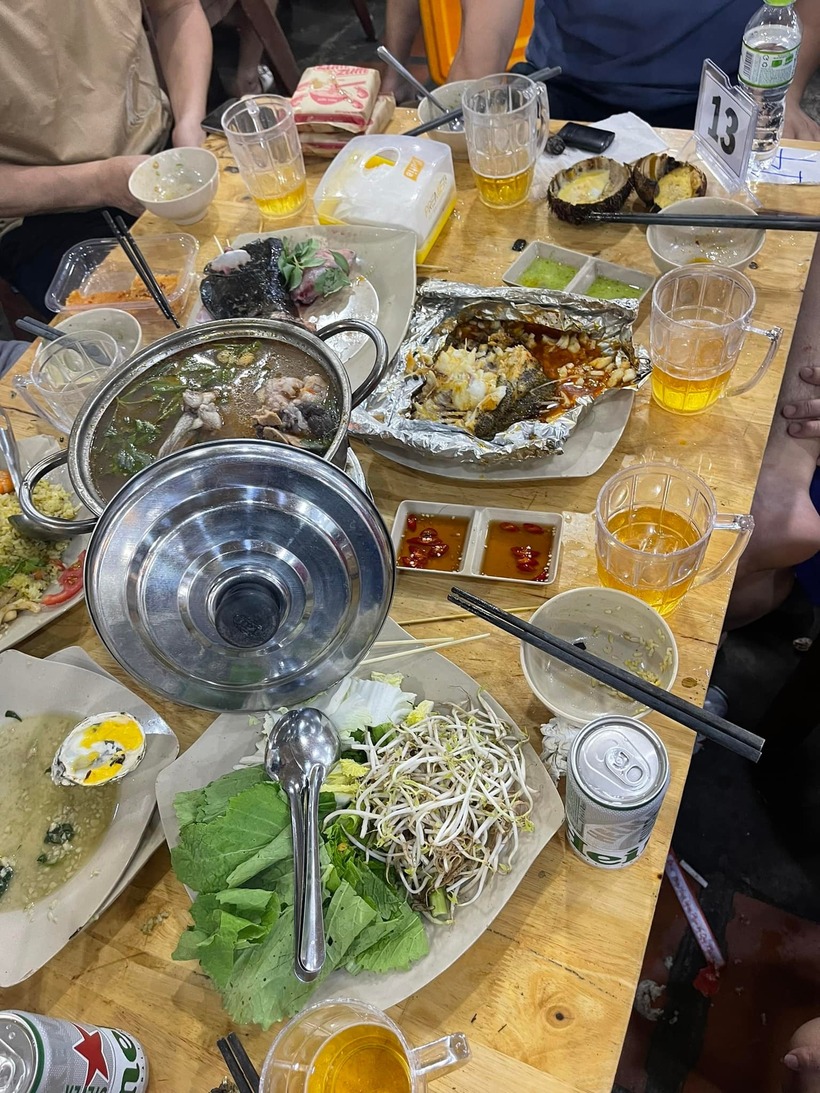 Phần thức ăn tại quán hải sản T.S. ở 102 Trần Phú mà khách phản ánh. Ảnh: Thanh Niên
