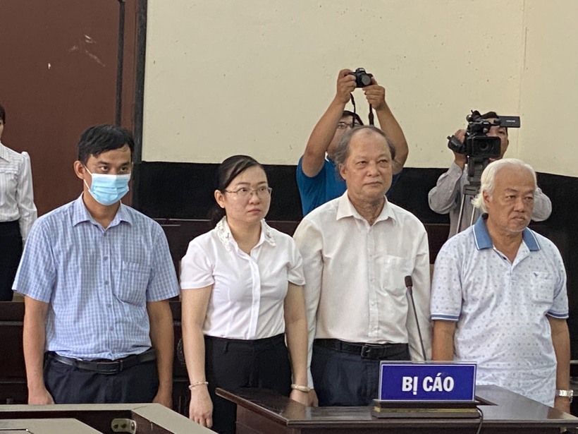 Các bị cáo tại tòa. (Ảnh: Người lao động)
