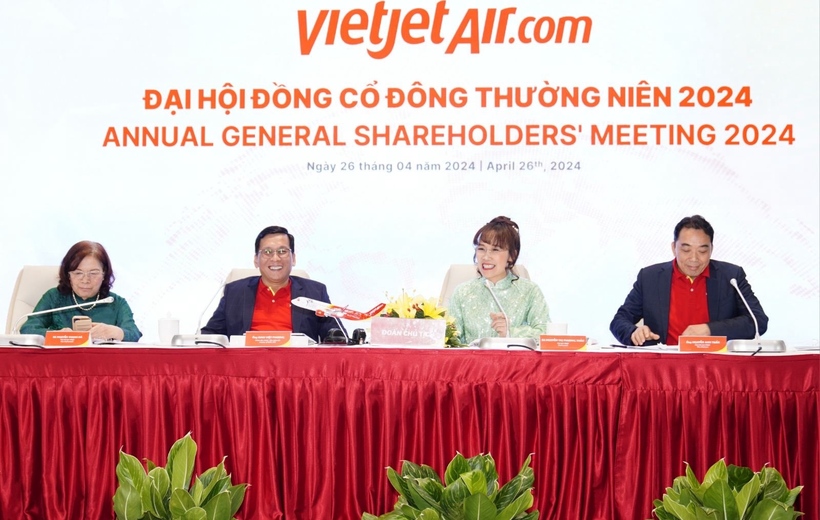 Đoàn chủ tịch Đại hội cổ đông Vietjet (ảnh: N.Q)