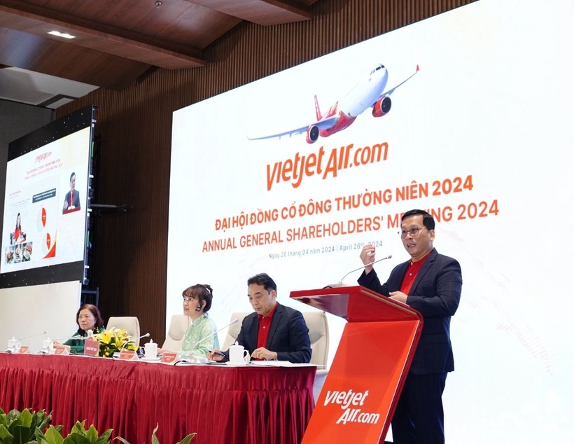 Tổng giám đốc Vietjet Đinh Việt Phương báo cáo tại đại hội (ảnh: N.Q)