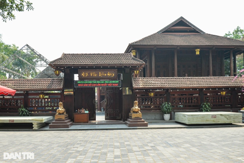 Nằm nổi bật trong một quần thể du lịch nghỉ dưỡng tại TP Điện Biên Phủ (tỉnh Điện Biên), ngôi nhà sàn bằng gỗ lim nguyên khối rộng gần 500m2 được tổ chức Kỷ lục Việt Nam công nhận là "Nhà sàn gỗ lim lớn nhất Việt Nam".