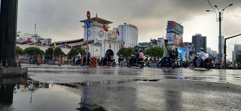 Riêng 2-3 ngày nữa chiều tối có mưa rào và dông cục bộ, đề phòng gió giật mạnh, lốc, sét, mưa đá trong dông.