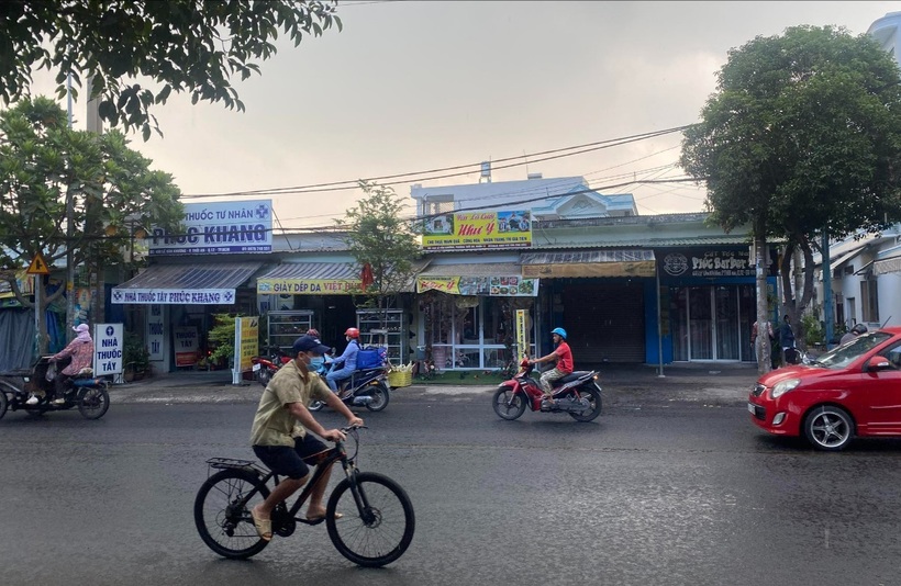 Ông Lê Đình Quyết, Trưởng phòng dự báo, Đài Khí tượng Thủy văn khu vực Nam Bộ cho biết, hiện vùng áp thấp nóng phía Tây phát triển và mở rộng về phía Đông Nam hơn vì bộ phận áp cao lạnh suy yếu.