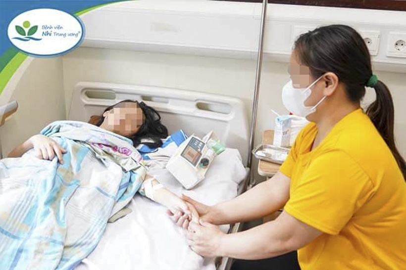 Bệnh nhi may mắn được cứu sống sau 3 ngày hôn mê vì đuối nước. Ảnh: BVCC.