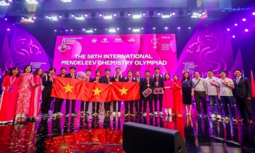 Cả 10 học sinh của Việt Nam đều đoạt giải tại Olympic Hóa học Quốc tế Mendeleev. Ảnh: VTV Times