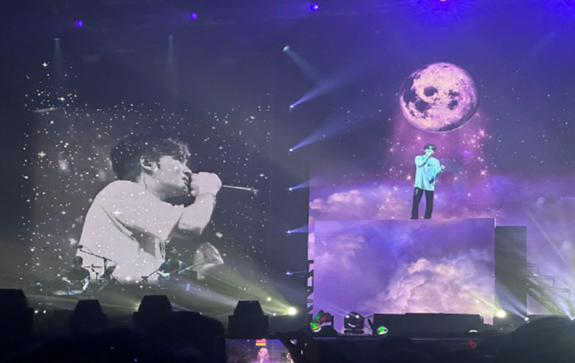 Kim Jae Joong trong buổi diễn tại TPHCM (Ảnh: Twitter/X).