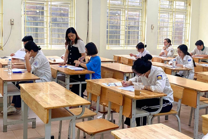 Học sinh lớp 12 hoàn thành việc thử đăng ký thi tốt nghiệp THPT (Ảnh minh hoạ). Ảnh: Hà Nội mới.