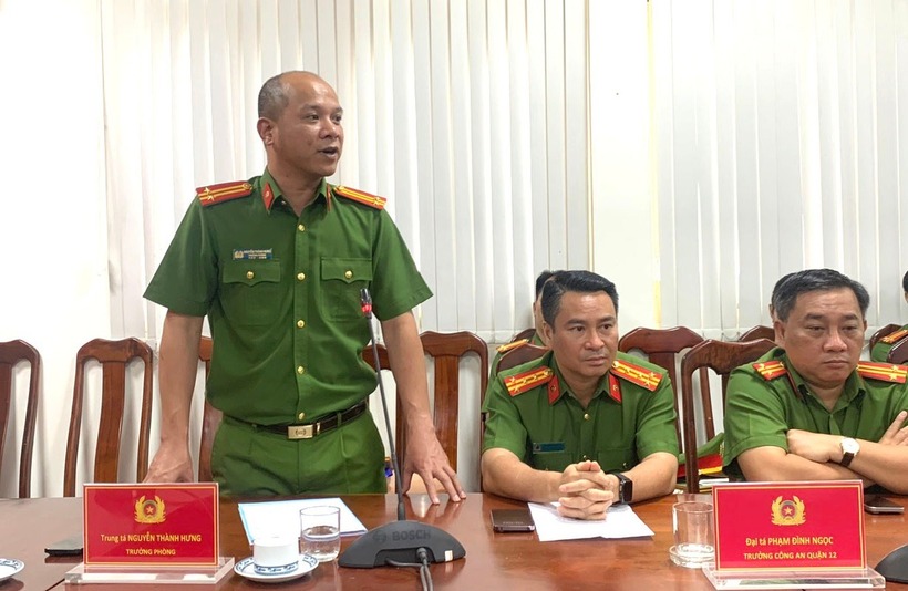 Trung tá Nguyễn Thành Hưng thông tin diễn biến truy bắt nhóm cướp biệt thự. Ảnh: Dân Trí