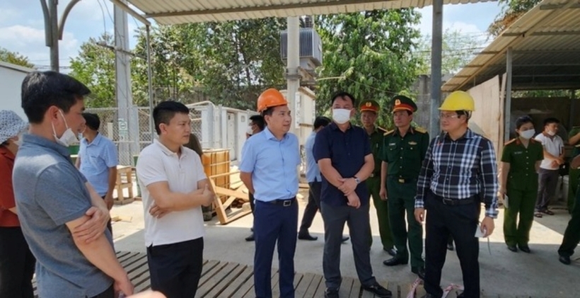 Lãnh đạo UBND tỉnh Đồng Nai và lãnh đạo Công an tỉnh Đồng Nai tại hiện trường. Ảnh: Người Lao Động